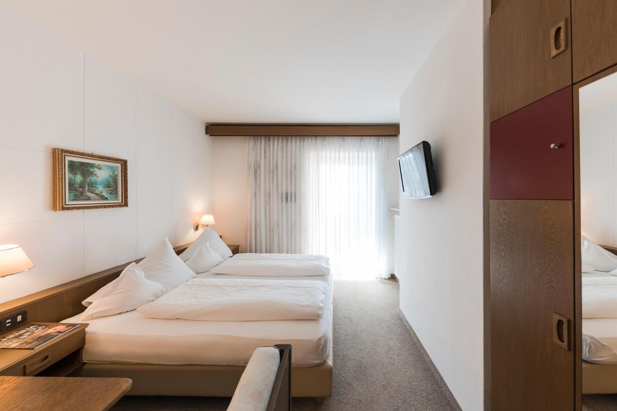 Pension Zum Burggraefler シェーナ 部屋 写真